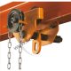 Carrello con traslazione a catena idoneo al fissaggio di paranchi su travi strutturali.